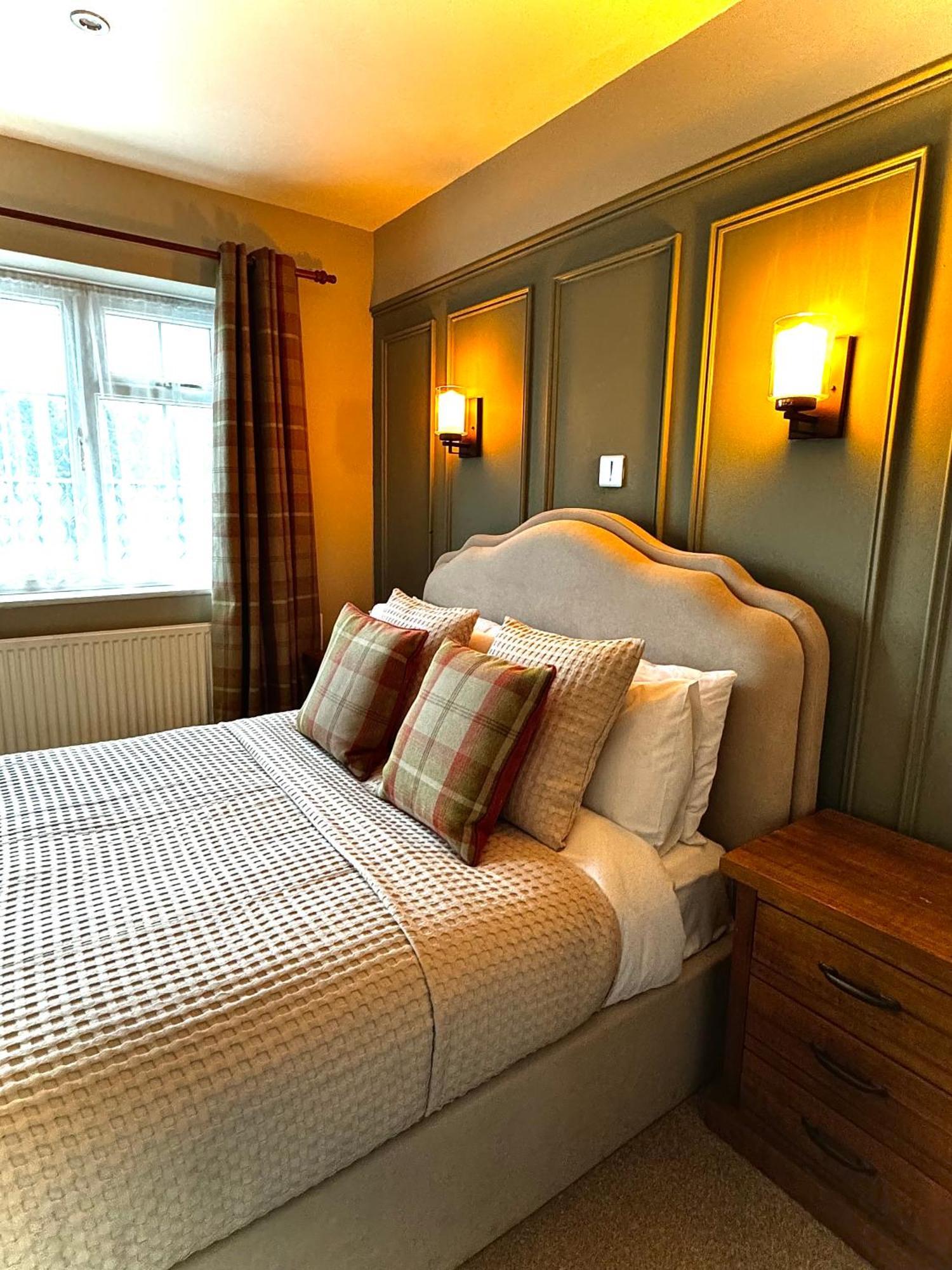 Chequers Inn Harrogate Exterior photo